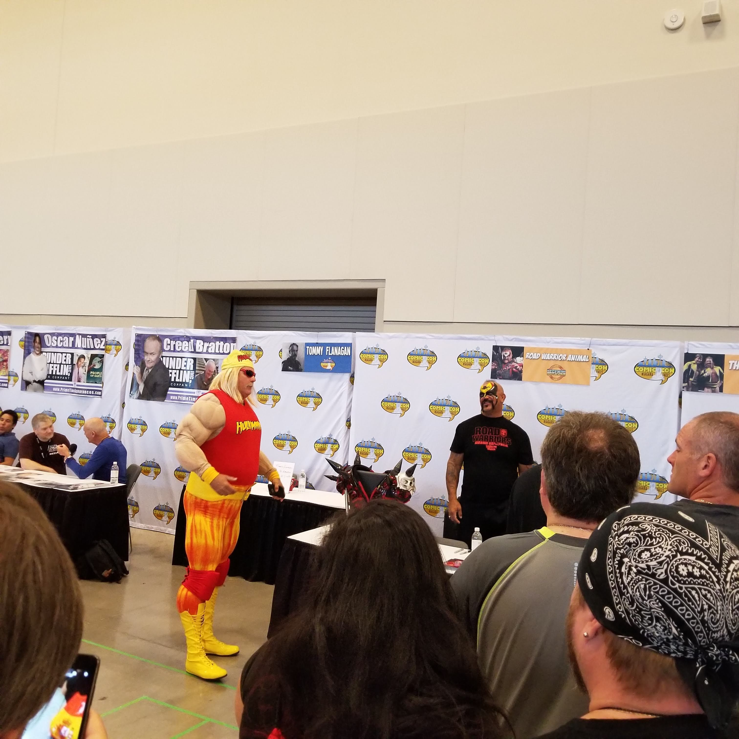 Animal (Reacts to funny Hulkster cosplayer)